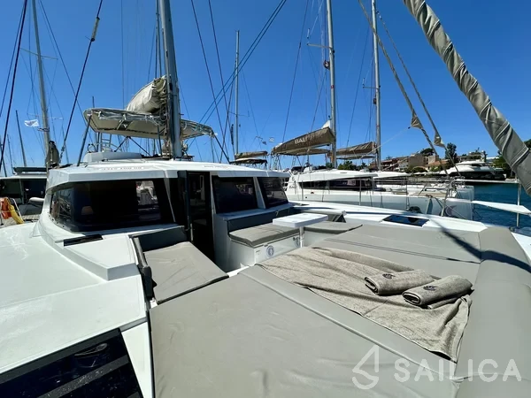 Bali 4.2 - Yacht Charter Sailica