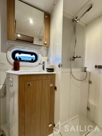 Bali 4.2 - Yacht Charter Sailica