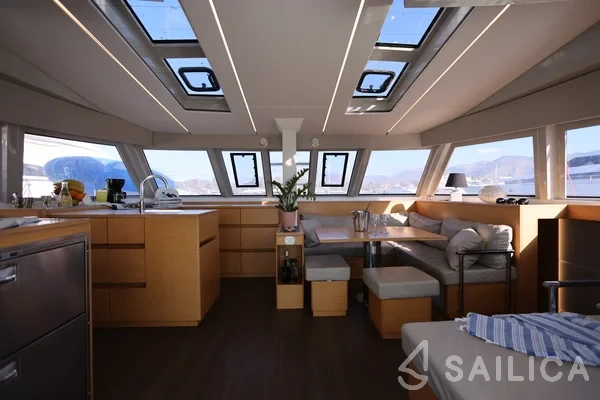 Nautitech 46 Fly - Yacht Charter Sailica