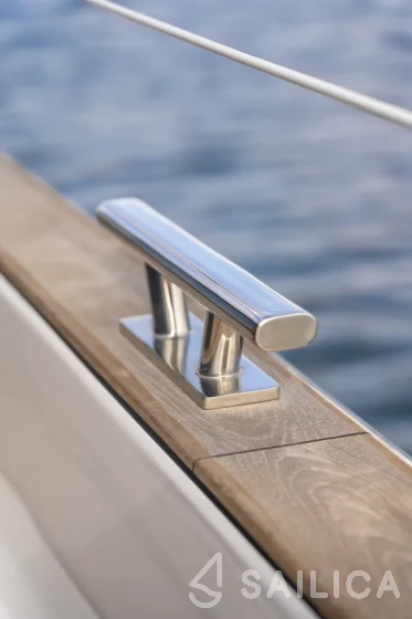 Sunreef 60 - Yacht Charter Sailica