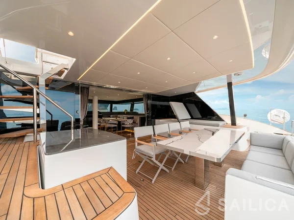 Sunreef 60 - Yacht Charter Sailica