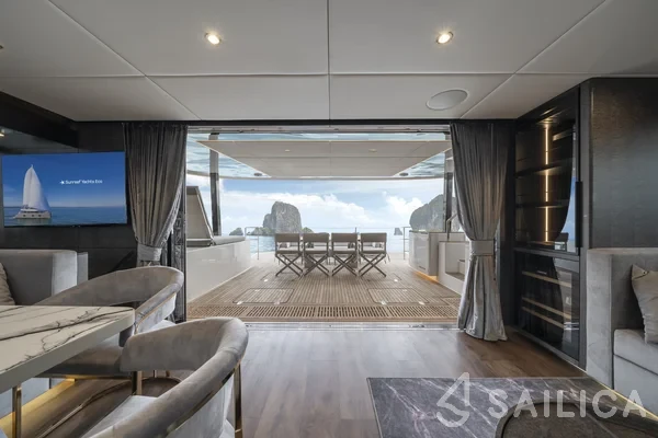 Sunreef 60 - Yacht Charter Sailica