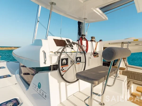 Lagoon 42 - Photo #18 Lagoon 42 - Yacht Charter Sailica