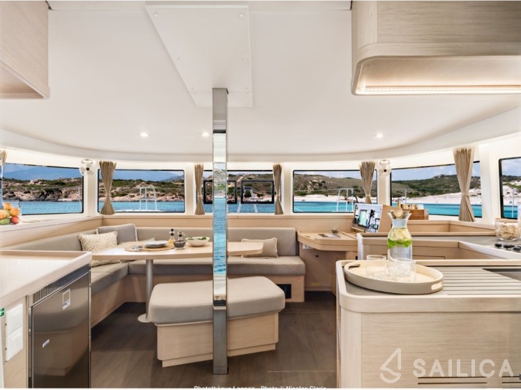 Lagoon 42 - Photo #11 Lagoon 42 - Yacht Charter Sailica