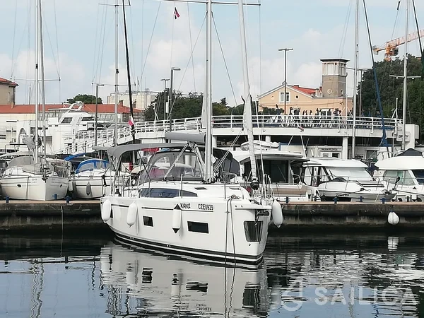 Bavaria C38 - Yacht Charter Sailica