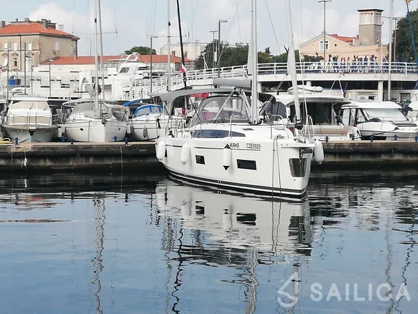 Bavaria C38 - Yacht Charter Sailica