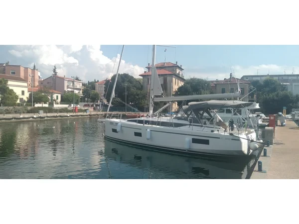 Bavaria C38 - Yacht Charter Sailica