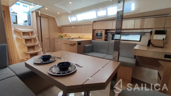 Bavaria C42 - Yacht Charter Sailica
