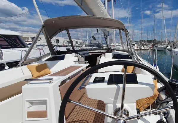 Oceanis 37.1 - Yacht Charter Sailica