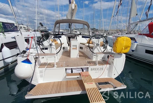 Oceanis 37.1 - Yacht Charter Sailica