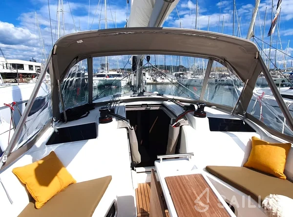 Oceanis 37.1 - Yacht Charter Sailica