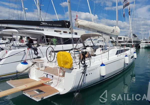 Oceanis 37.1 - Yacht Charter Sailica