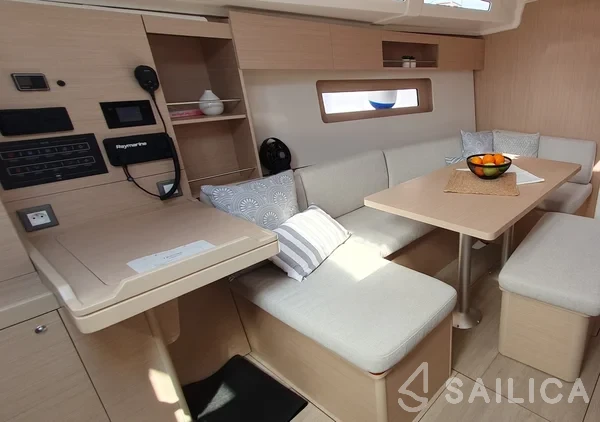 Oceanis 37.1 - Yacht Charter Sailica