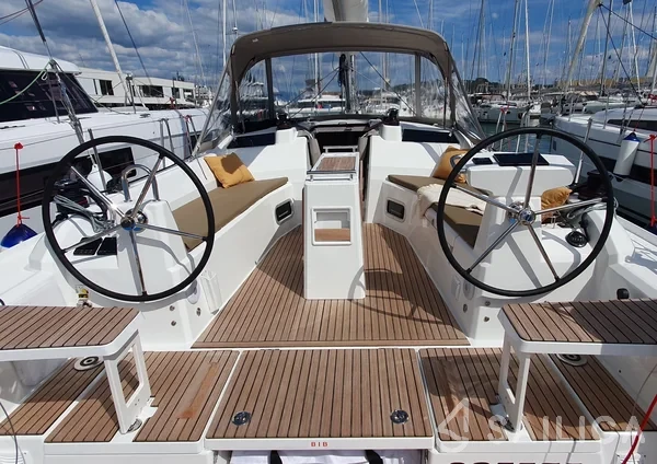 Oceanis 37.1 - Yacht Charter Sailica