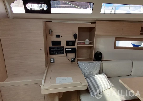 Oceanis 37.1 - Yacht Charter Sailica