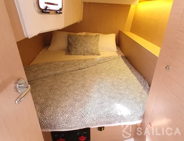 Oceanis 37.1 - Yacht Charter Sailica