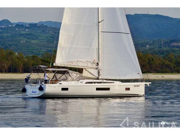 Oceanis 51.1 - Yacht Charter Sailica