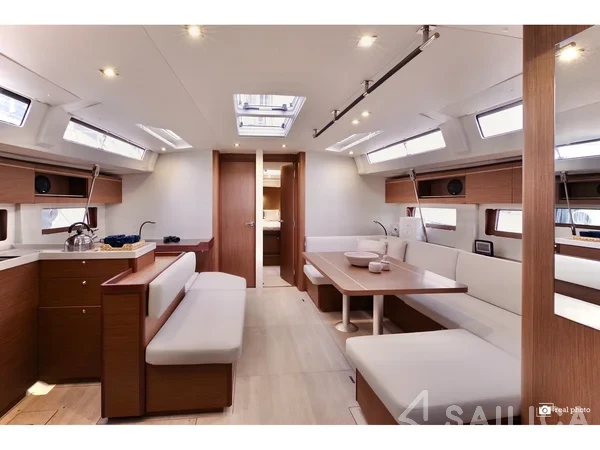 Oceanis 51.1 - Yacht Charter Sailica