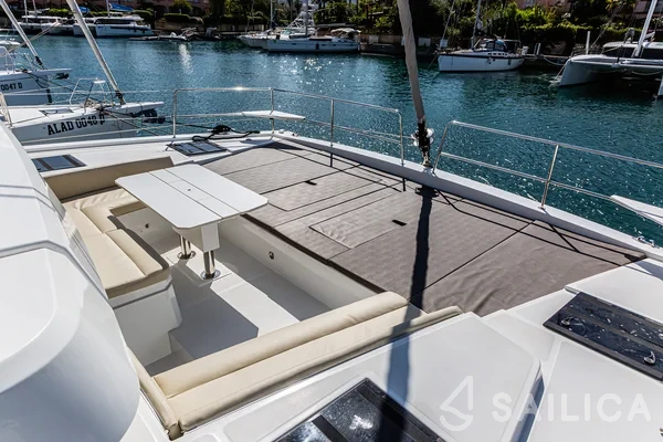 Bali 4.6 - Yacht Charter Sailica