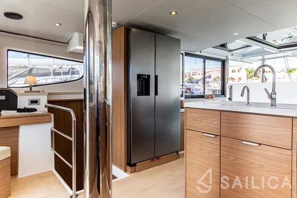 Bali 4.6 - Yacht Charter Sailica