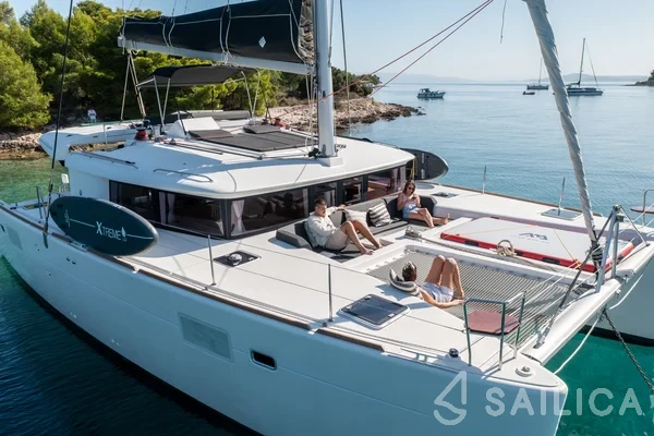 Lagoon 450  Flybridge - Yacht Charter Sailica