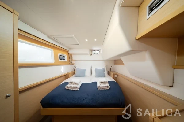 Lagoon 450  Flybridge - Yacht Charter Sailica