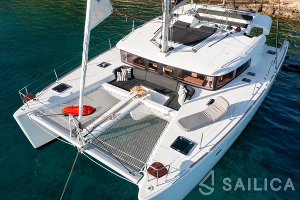 Lagoon 450  Flybridge - Yacht Charter Sailica
