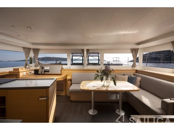 Lagoon 450  Flybridge - Yacht Charter Sailica