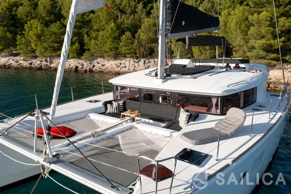 Lagoon 450  Flybridge - Yacht Charter Sailica