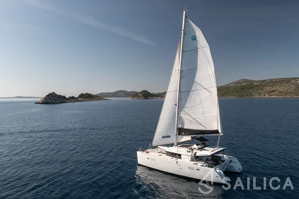 Lagoon 450  Flybridge - Yacht Charter Sailica