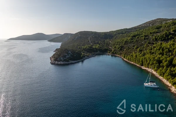 Lagoon 450  Flybridge - Yacht Charter Sailica