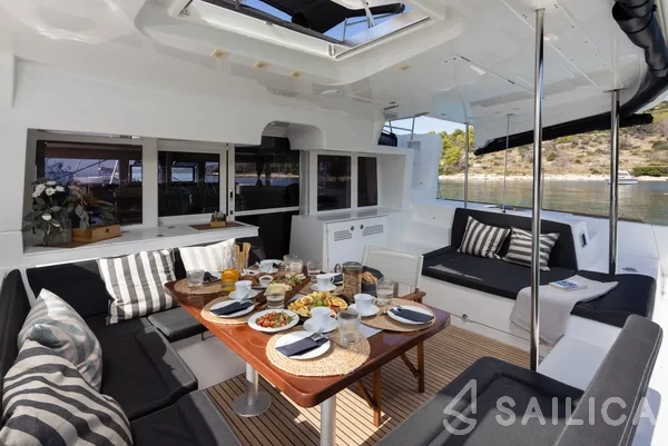 Lagoon 450  Flybridge - Yacht Charter Sailica