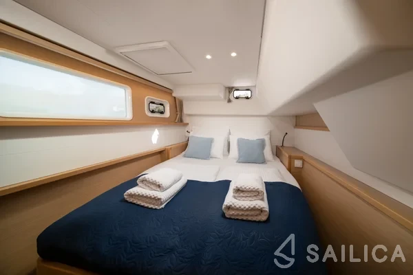 Lagoon 450  Flybridge - Yacht Charter Sailica