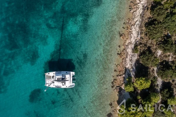 Lagoon 450  Flybridge - Yacht Charter Sailica