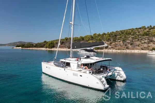 Lagoon 450  Flybridge - Yacht Charter Sailica