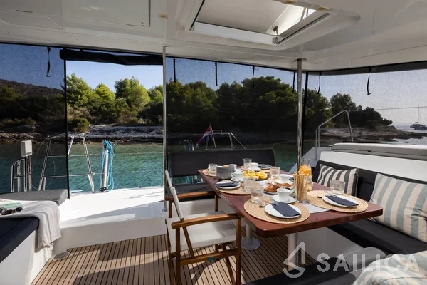 Lagoon 450  Flybridge - Yacht Charter Sailica