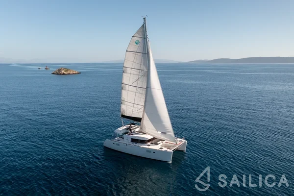 Lagoon 450  Flybridge - Yacht Charter Sailica