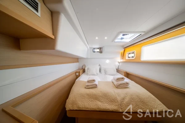 Lagoon 450  Flybridge - Yacht Charter Sailica