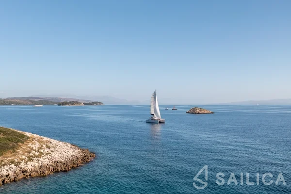 Lagoon 450  Flybridge - Yacht Charter Sailica