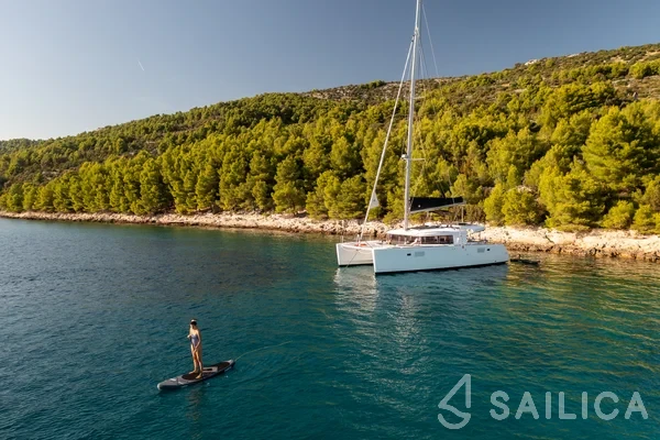 Lagoon 450  Flybridge - Yacht Charter Sailica