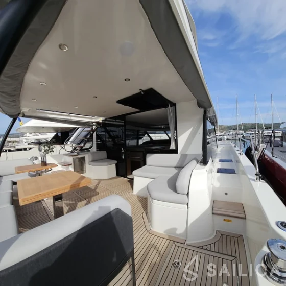 Prestige M48 - Yacht Charter Sailica