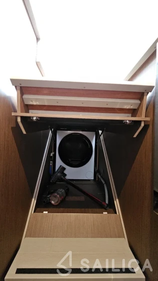 Prestige M48 - Yacht Charter Sailica