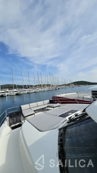 Prestige M48 - Yacht Charter Sailica
