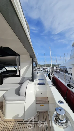Prestige M48 - Yacht Charter Sailica