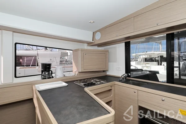 Lagoon 42 - Photo #219 Lagoon 42 - Yacht Charter Sailica