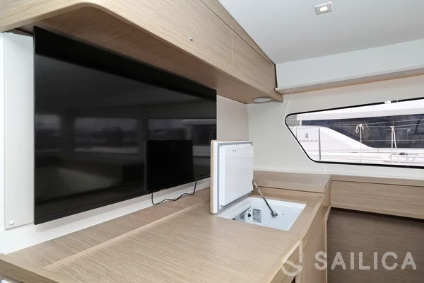 Lagoon 42 - Photo #210 Lagoon 42 - Yacht Charter Sailica