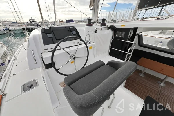 Lagoon 42 - Photo #198 Lagoon 42 - Yacht Charter Sailica