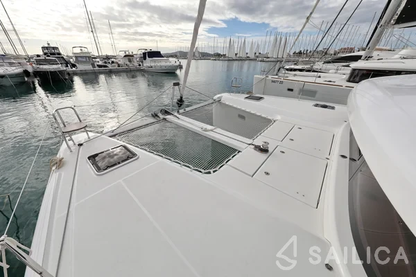 Lagoon 42 - Photo #199 Lagoon 42 - Yacht Charter Sailica