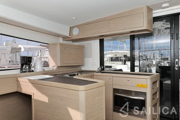 Lagoon 42 - Photo #218 Lagoon 42 - Yacht Charter Sailica
