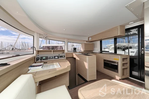 Lagoon 42 - Photo #216 Lagoon 42 - Yacht Charter Sailica